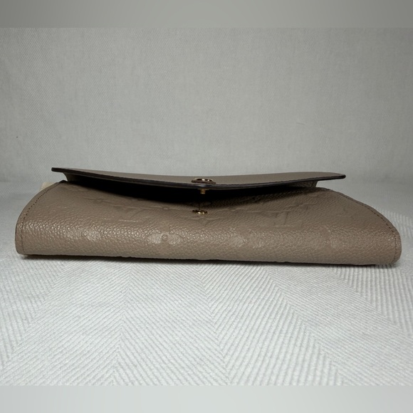 Louis Vuitton Sarah Wallet NM Tourterelle Grey Empreinte - Picture 5 of 9